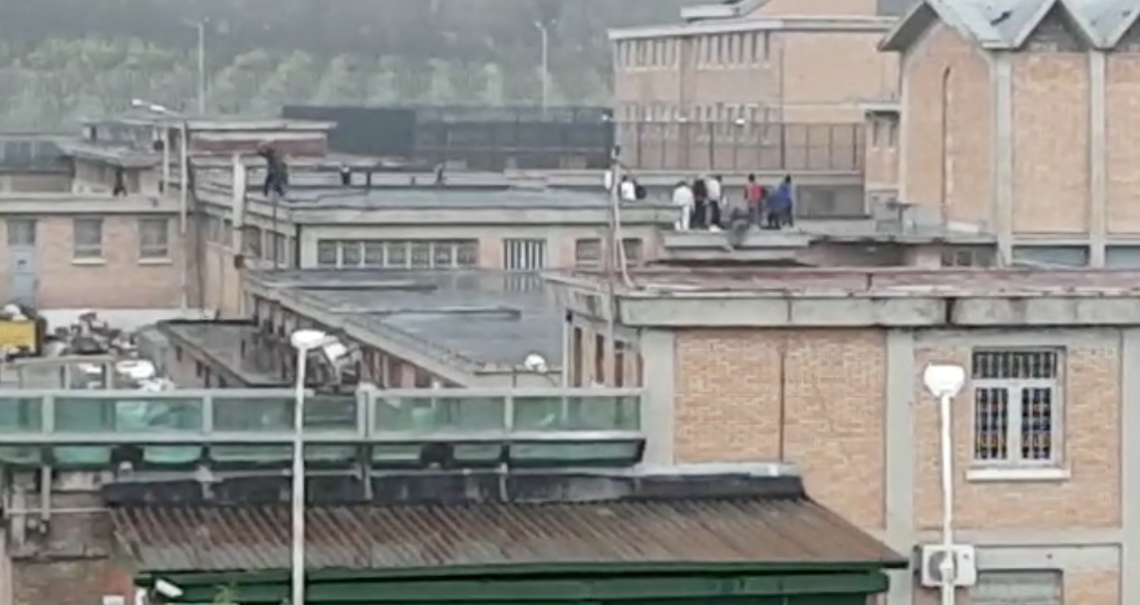 Coronavirus, colloqui sospesi: centinaia i detenuti in rivolta