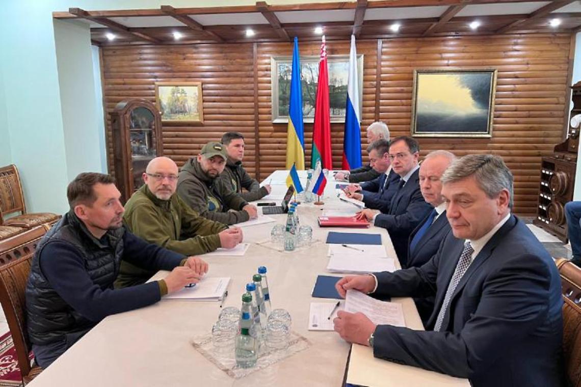 Guerra Ucraina-Russia, negoziati: «Corridoi umanitari da domani»