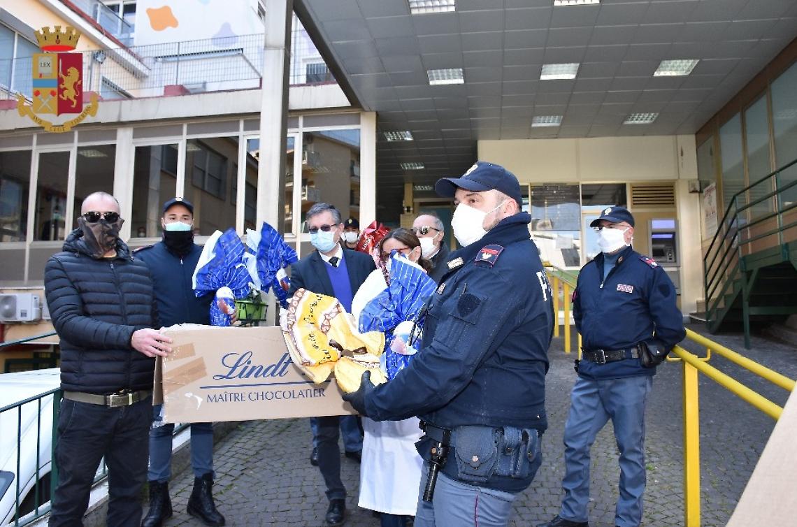 Polizia ritrova uova di Pasqua rubate, il titolare le dona al Santobono