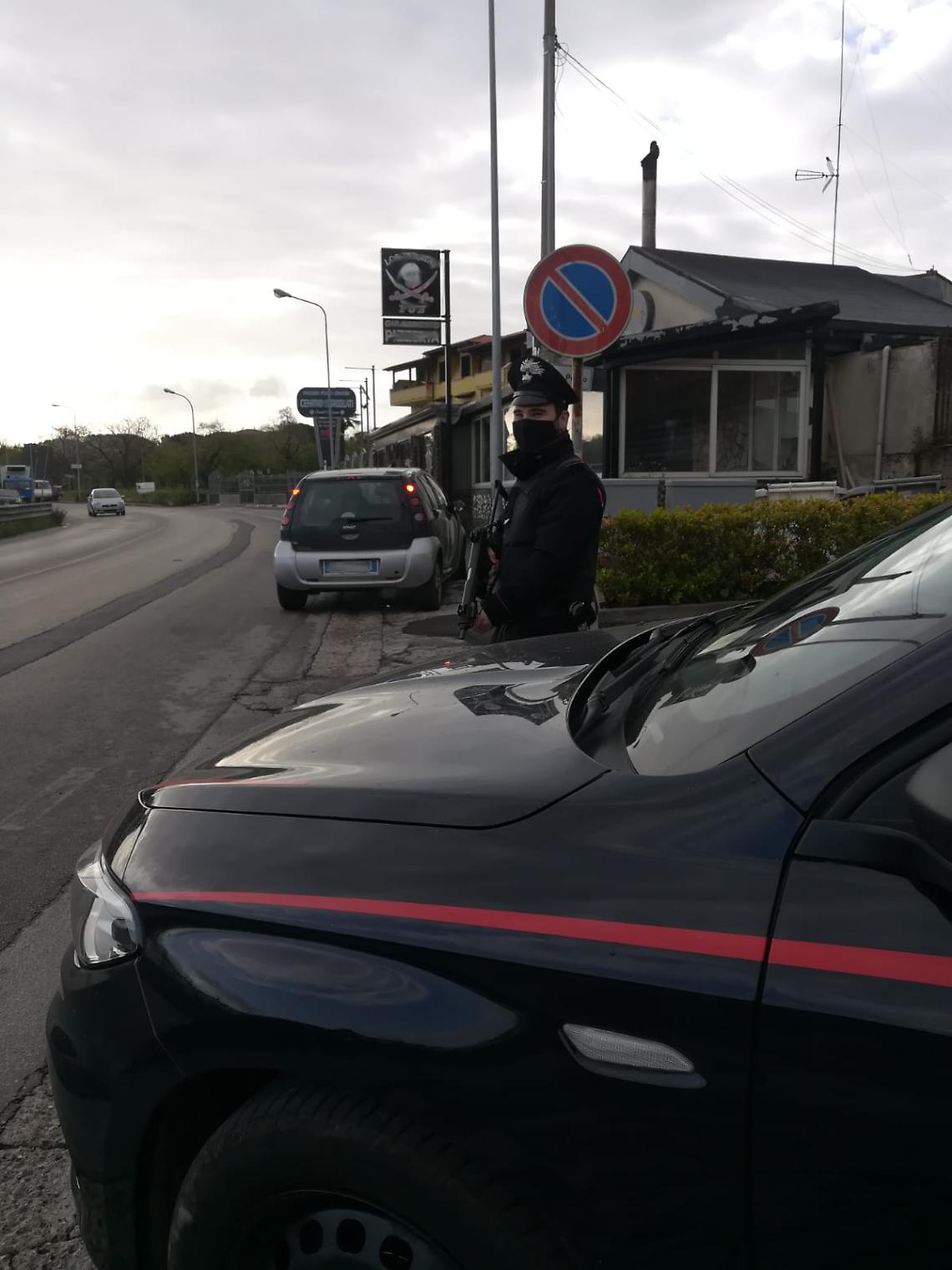 Sedicenni accoltellati, preso l'aggressore: ha 15 anni