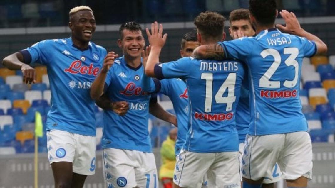 Napoli, positivo al Covid un membro dello staff sanitario: ma la squadra è tutta negativa