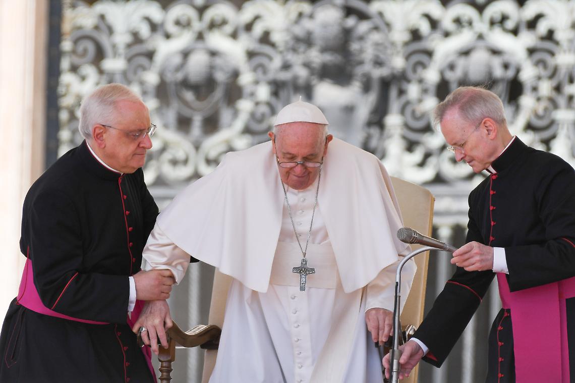 Troppo freddo, il Papa non va alla via Crucis al Colosseo