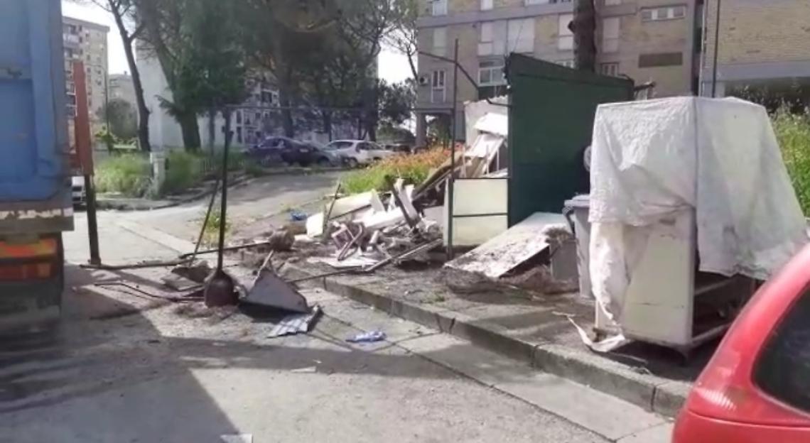 Blitz anti-abusivismo a Scampia, smantellate 5 baracche nel Lotto G
