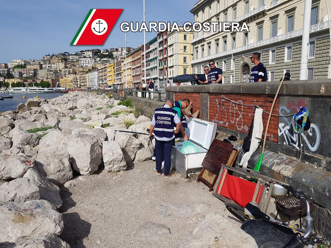 Maxiblitz sul Lungomare, rimossi gli ormeggi abusivi a Mergellina