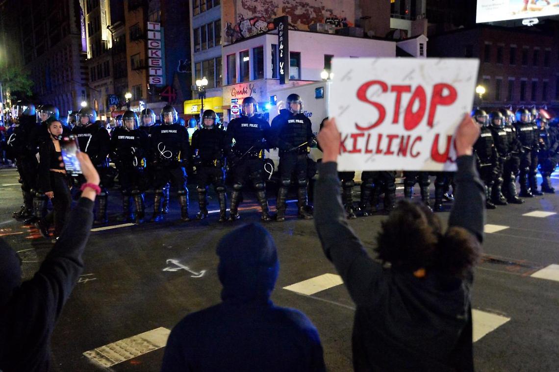 Floyd, da New York a Washington in migliaia contro il razzismo
