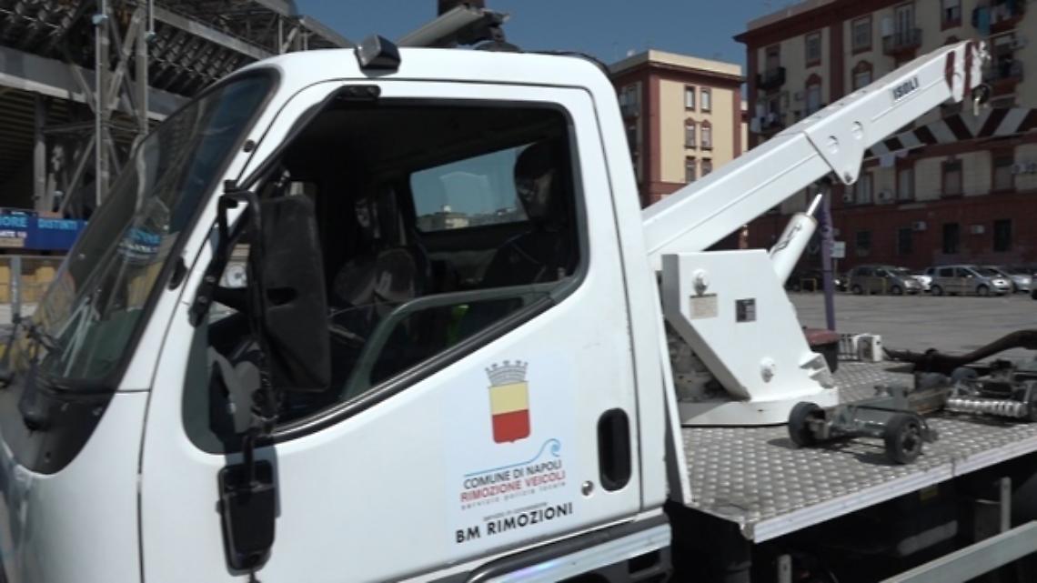 Napoli, via a rimozioni auto con carro attrezzi: il bilancio