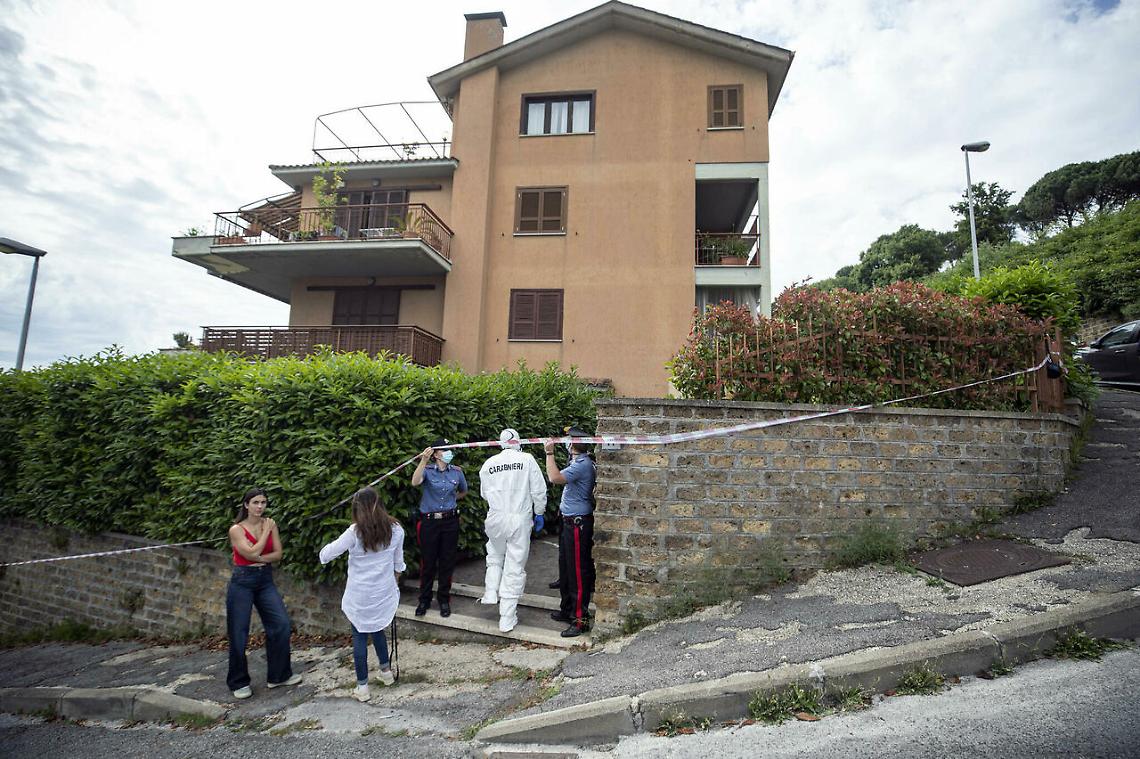Uccide madre e vicina di casa con un bastone appuntito usato come lancia, voleva soldi per la droga