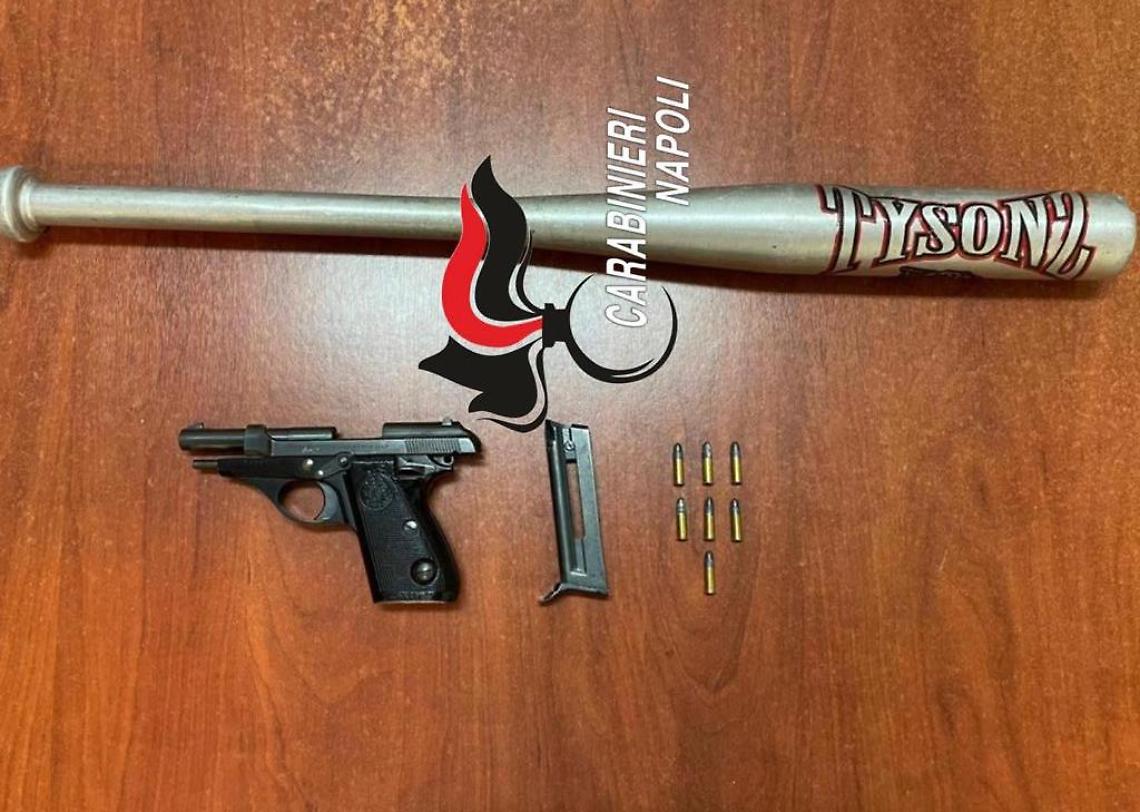 Col colpo in canna in auto con gli amici, 31enne arrestato