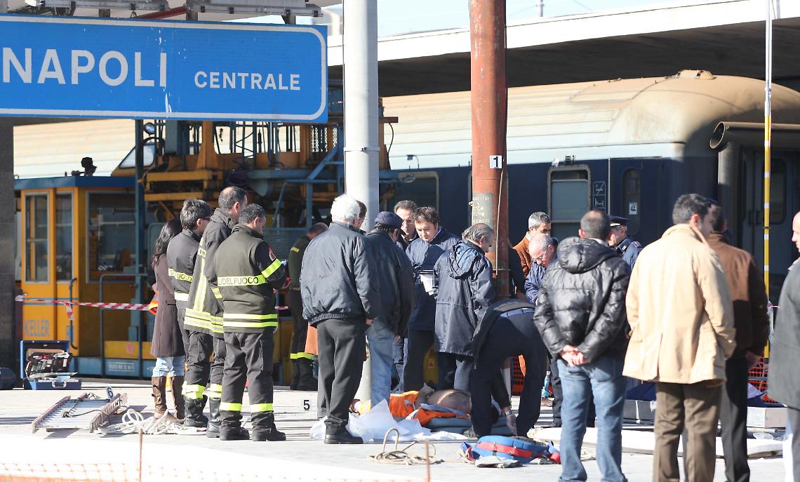 Operaio di Trenitalia morto folgorato a Gianturco