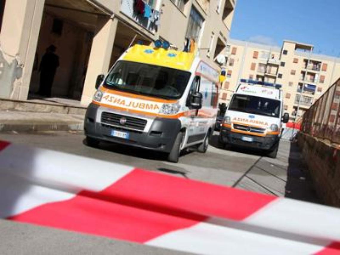 Perde il controllo dello scooter e cade: morto 47enne