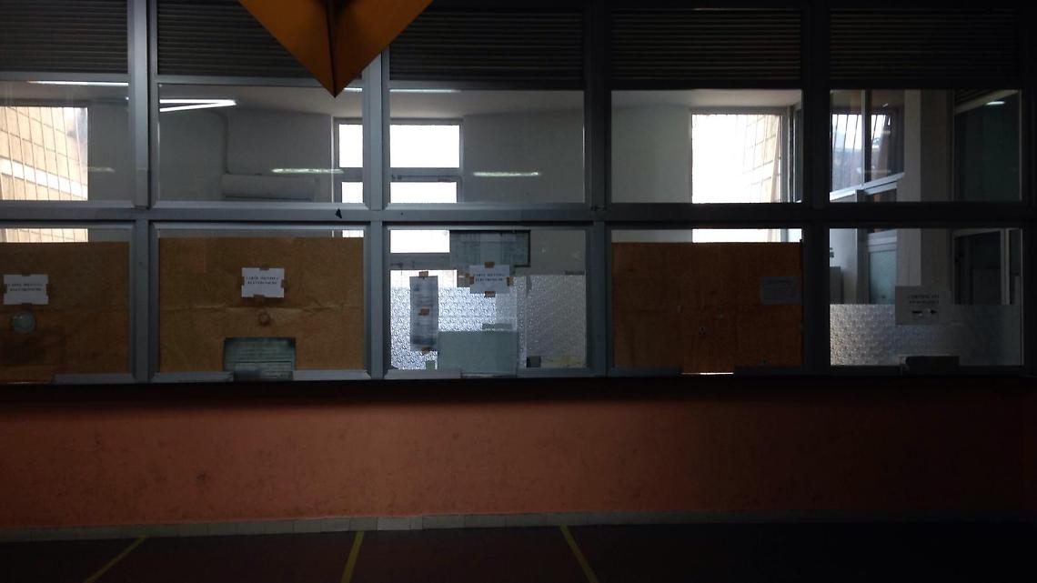 Dipendenti tutti in ferie, stop alle carte d’identità