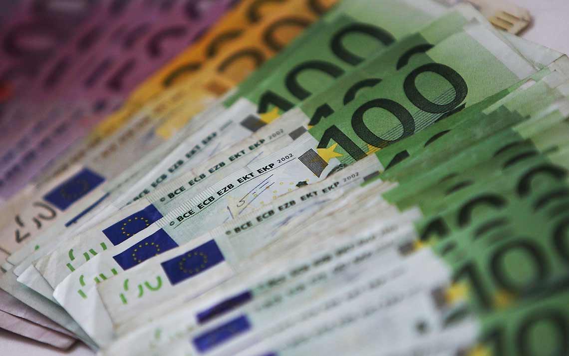 Aveva 900 euro falsi nel reggiseno, arrestata 36enne