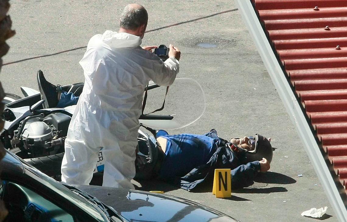 Ercolano, commerciante di preziosi spara e uccide due rapinatori
