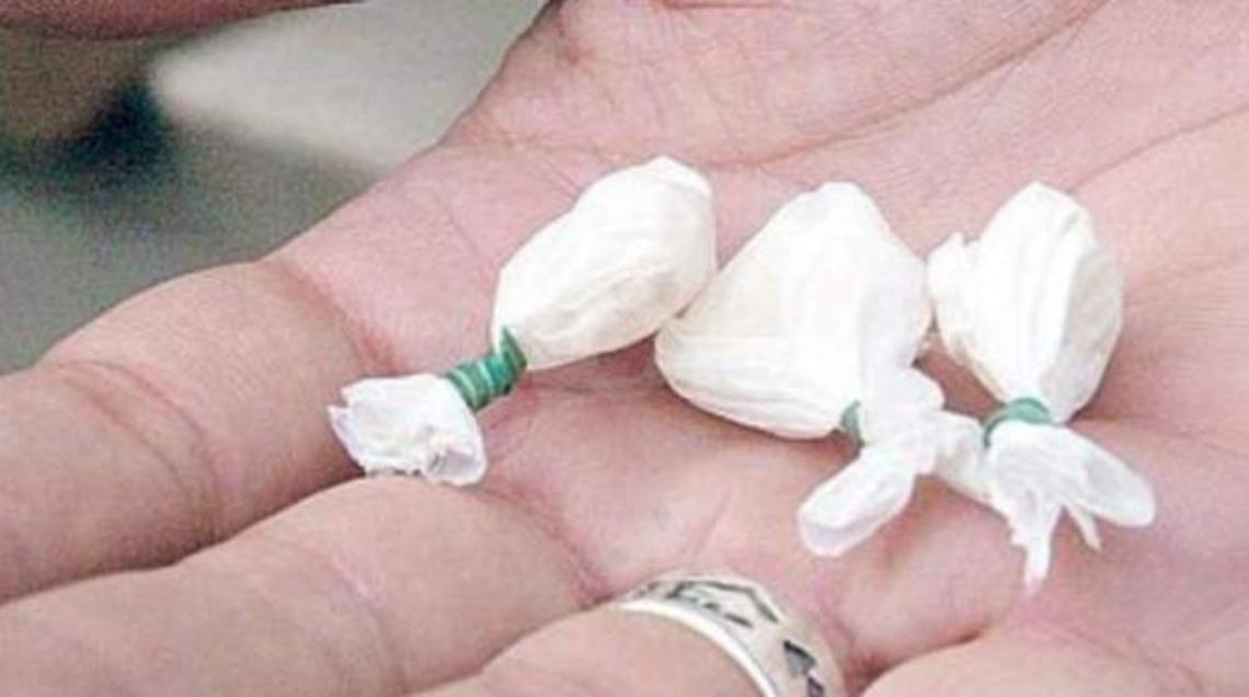 Massa di Somma, fugge e getta 22 dosi di droga