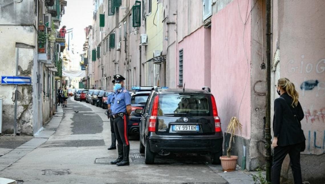 Occupano da 10 anni una scuola dismessa: denunciati