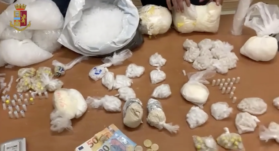 Scampia, nasconde la droga in un ascensore: arrestato