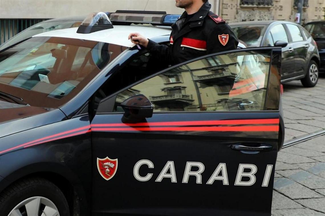 Aggredisce convivente e carabiniere intervenuto, arrestato