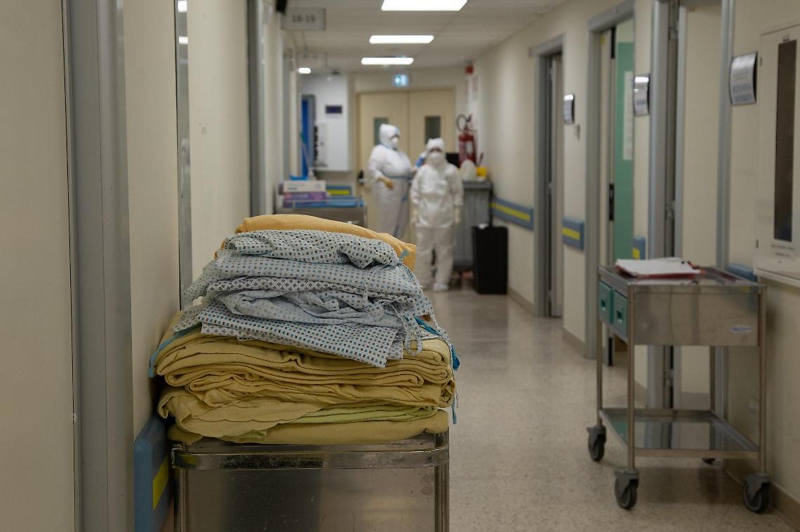 Covid Campania, stop a ricoveri e attività ambulatoriali non urgenti
