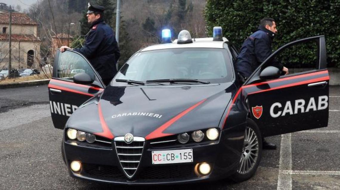 Ai domiciliari, trovato al centro commerciale con arnesi per lo scasso