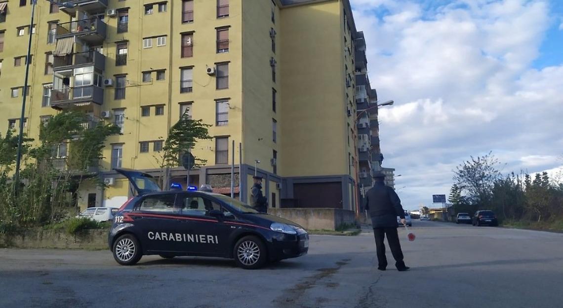 Donne con bambini per occupare le case della 167