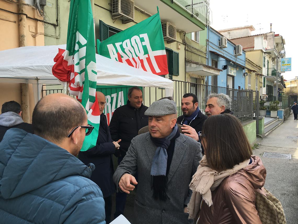 Pianura e Soccavo, in tanti ai gazebo delle idee di Forza Italia