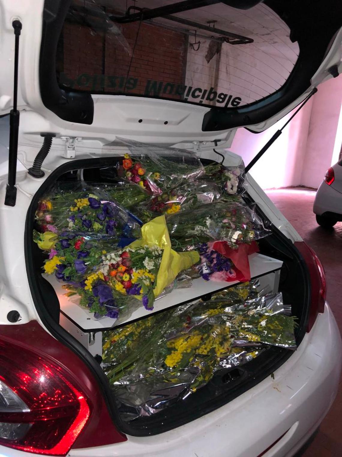 Festa della donna, venditori abusivi di fiori al Vomero: sequestrate le mimose