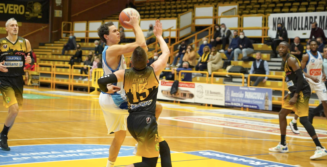 Basket A2, Gevi Napoli corsara a San Severo. Sacripanti: «Non perfetti ma miglioreremo»