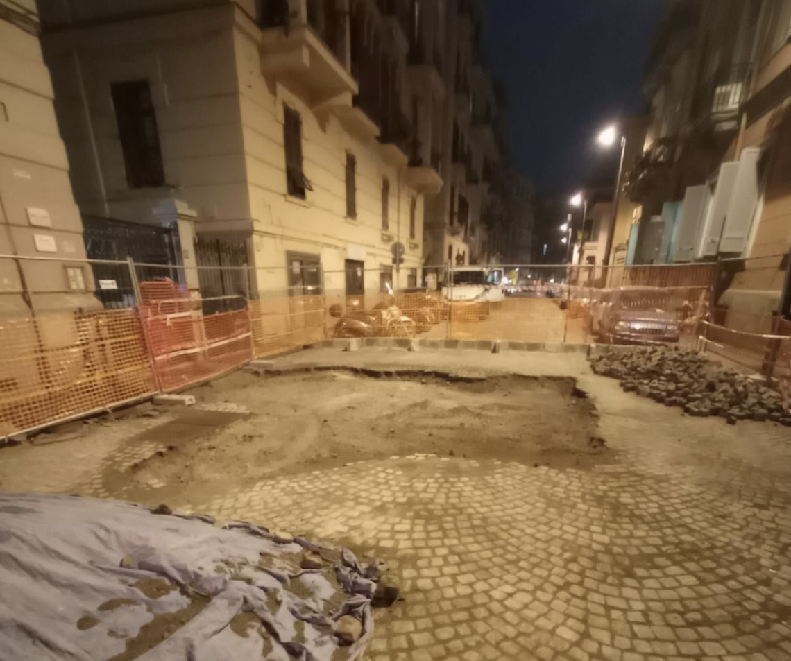 Bus sprofondato, terminati i lavori di riempimento della voragine