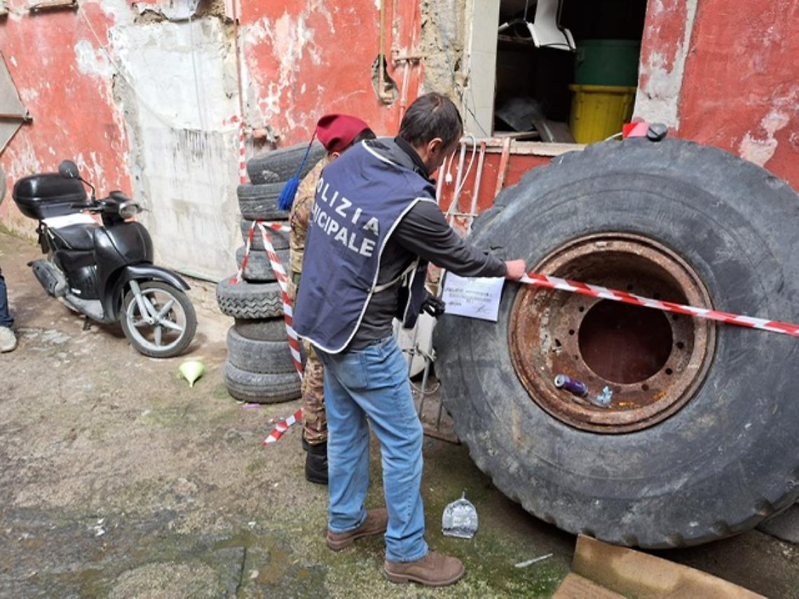 Sequestrata discarica abusiva a Napoli