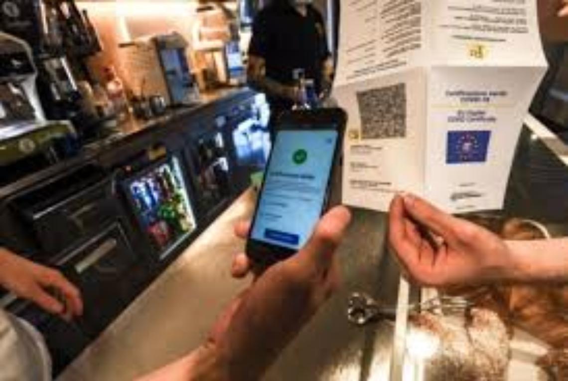 Falsi green pass, condannati figlia e genero del boss