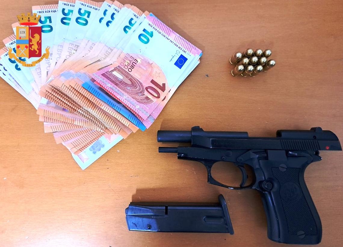 Fermato con una pistola rubata, in manette