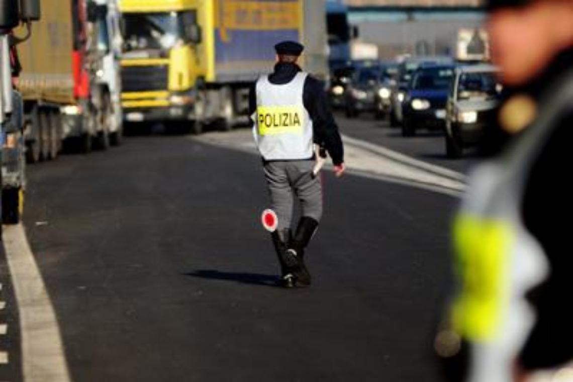 Inferno di lamiere sulla A1, due morti e cinque feriti tra Afragola e Acerra