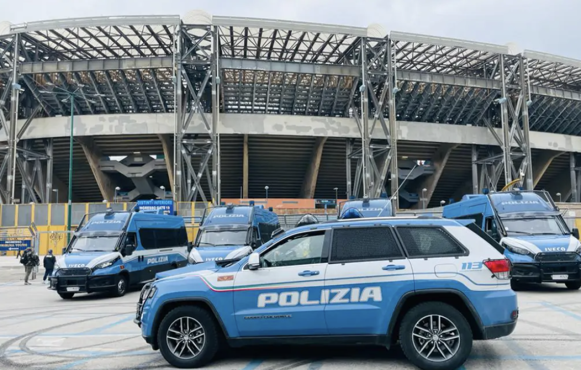 Tifosi denunciati, sette daspo del questore di Napoli