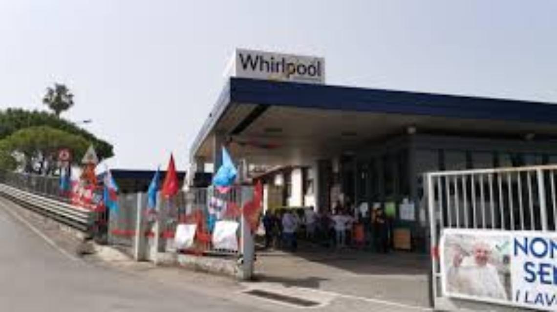 Parte l'abbattimento dell'ex stabilimento Whirlpool 