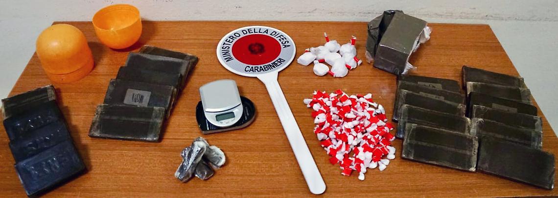 Frattamaggiore, hashish e cocaina in via Rossini