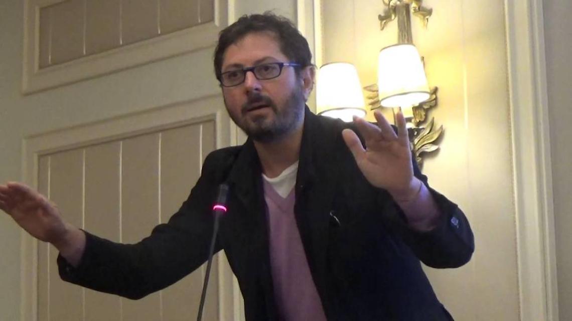 Borrelli aggredito, salvato dalla scorta