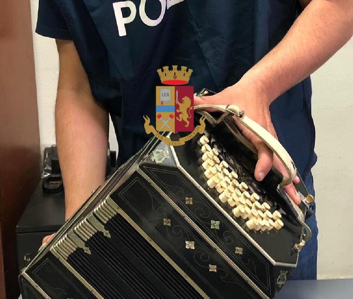 Polizia recupera pregiato strumento musicale rubato al Salone Margherita