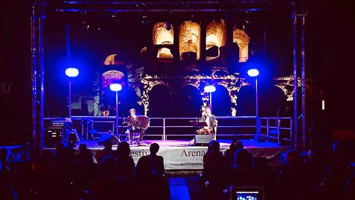 Riparte da Rino Gaetano l'Arena Spartacus Festival, 4 mesi di spettacoli all'Anfiteatro Campano