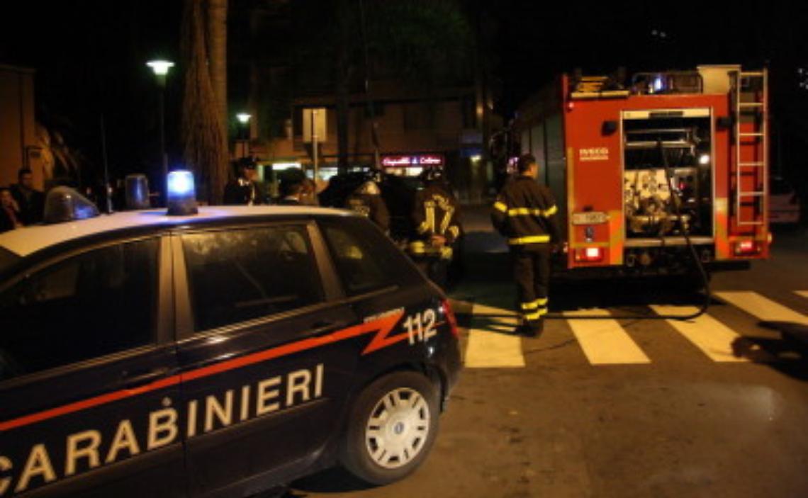 Napoli, incendio danneggia ripetitore di società telefonica