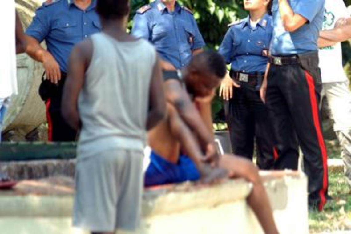 Rivolta e fuga dal centro migranti