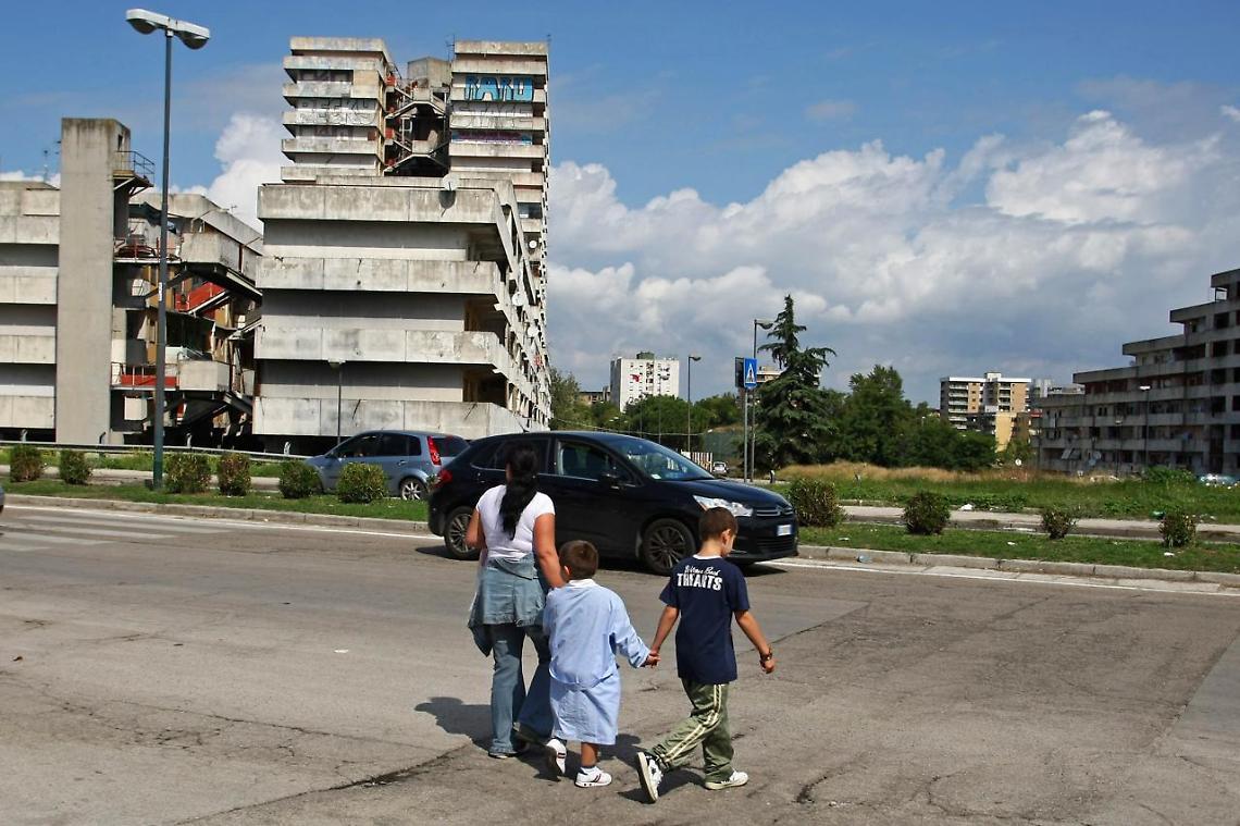 “Piedi, cuore, testa e mani”: progetto per 700 ragazzi di Scampia e Caivano