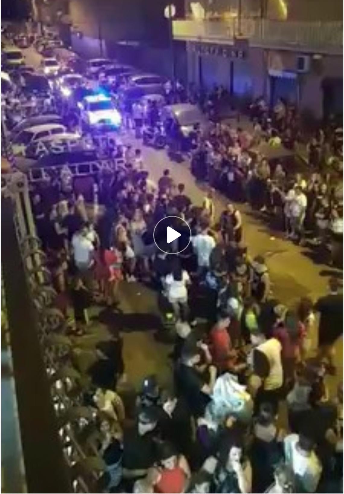 Strada bloccata per ore per una promessa di matrimonio