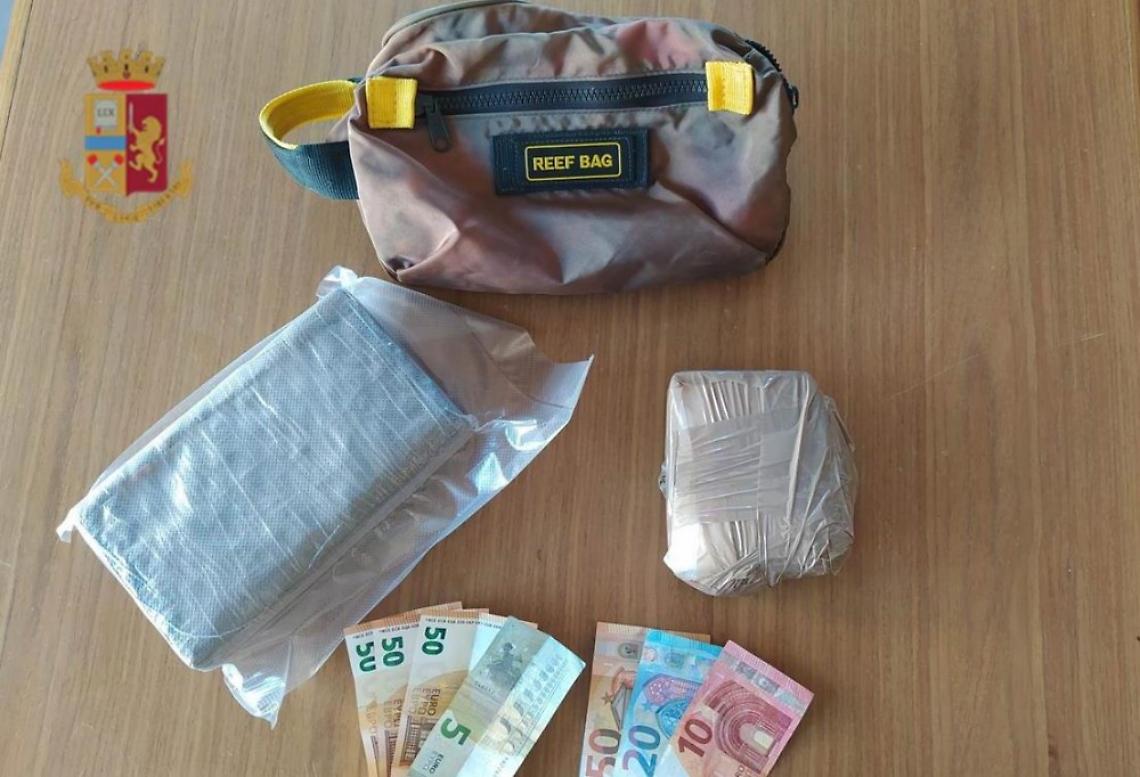 Quasi due chili di cocaina in auto, due arresti