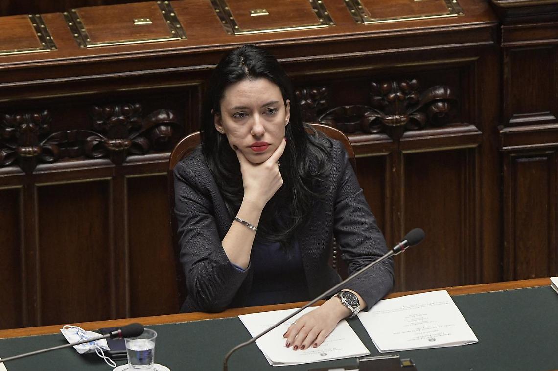 Scuola, Azzolina: «A ruolo 78mila docenti»