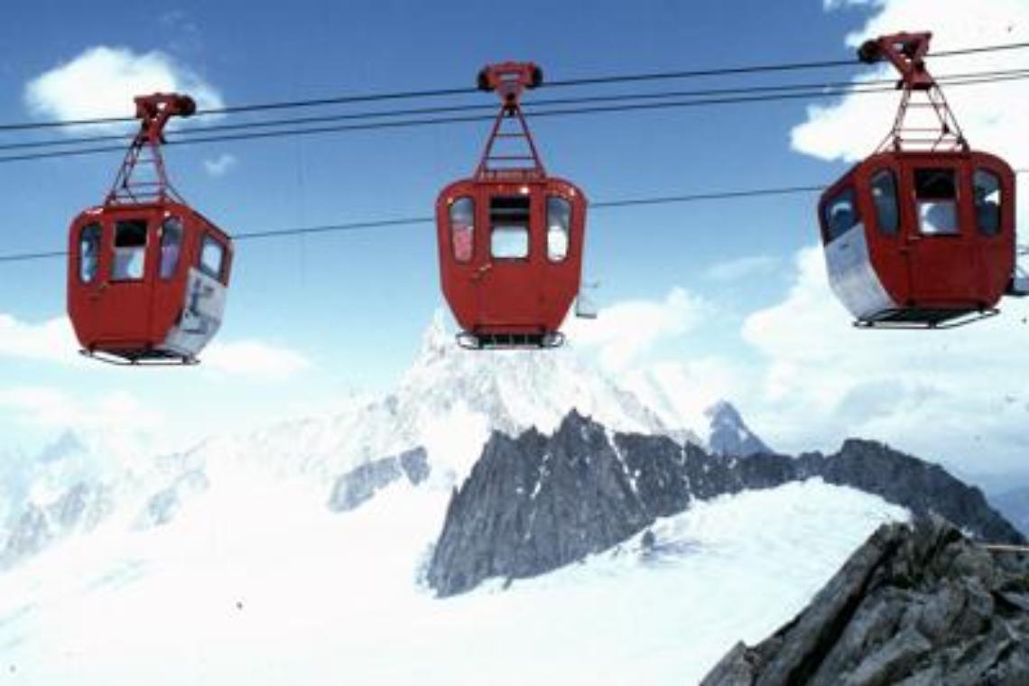 Paura sul Monte Bianco: 110 persone bloccate a 3mila metri d'altezza