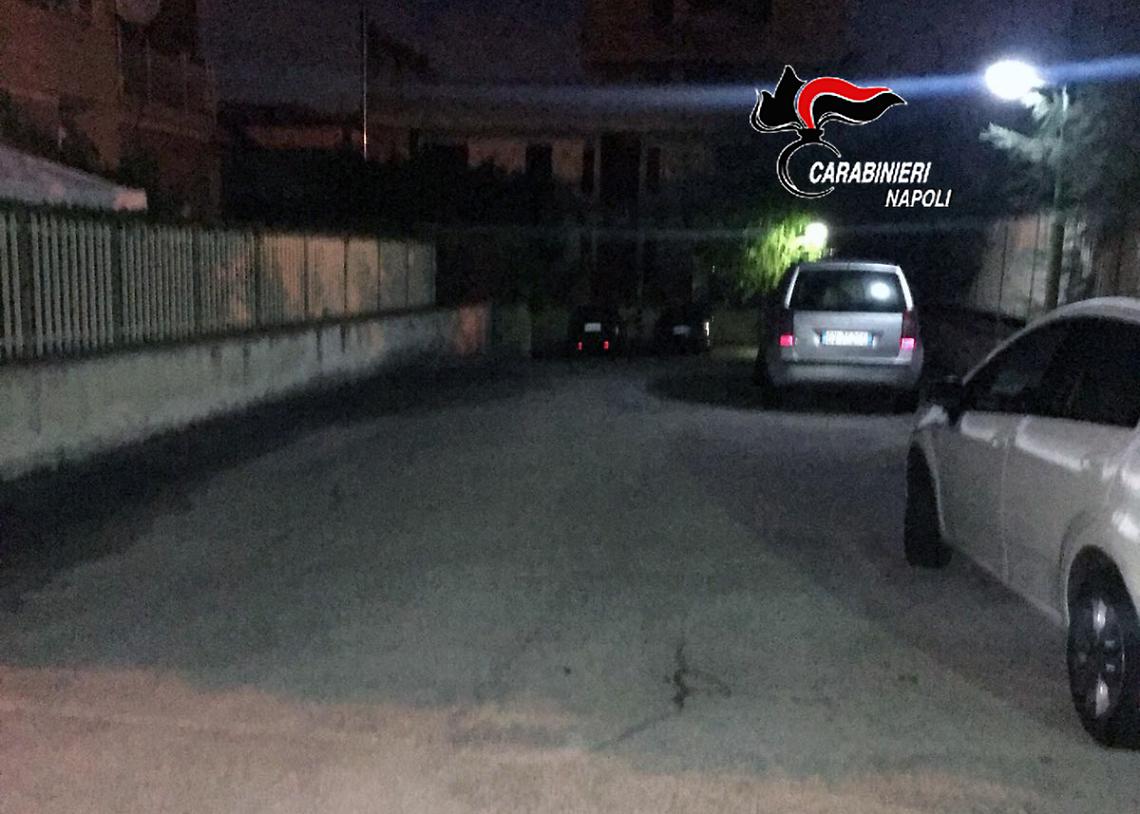 Si aggrappa alla portiera dell'auto dell'ex, trascinata a terra: muore una 24enne