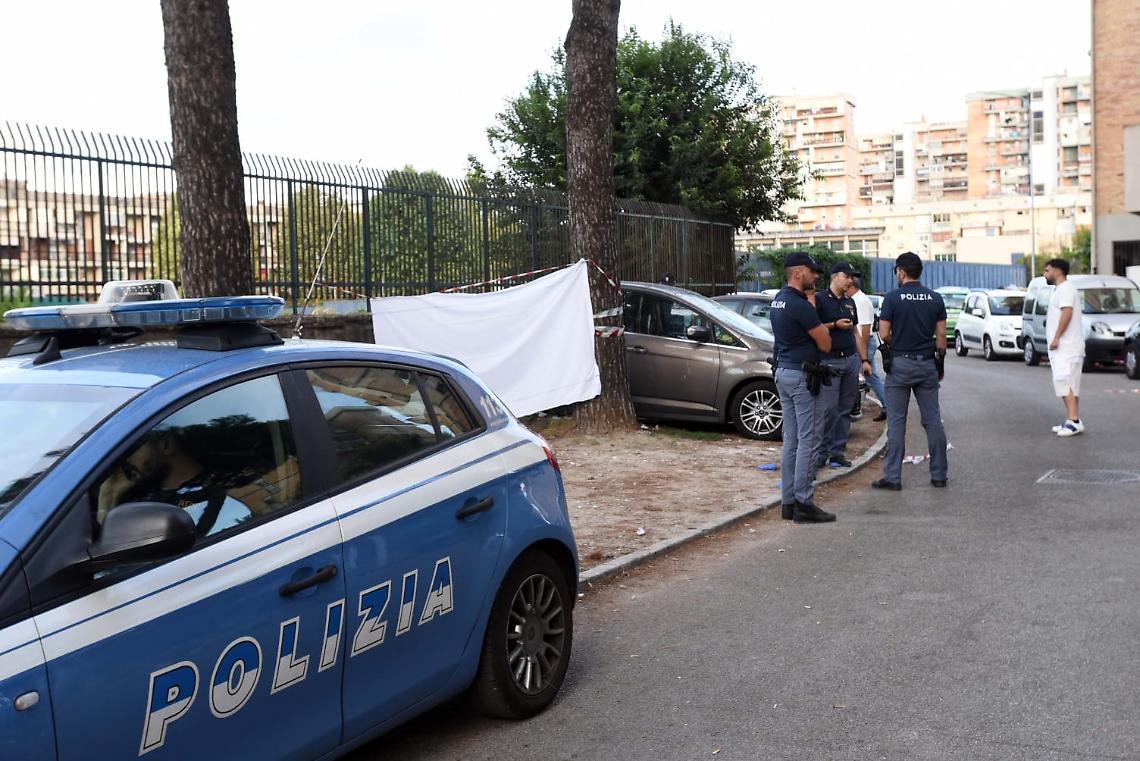 Cadavere in auto al Rione Don Guanella: ancora un omicidio a Scampia