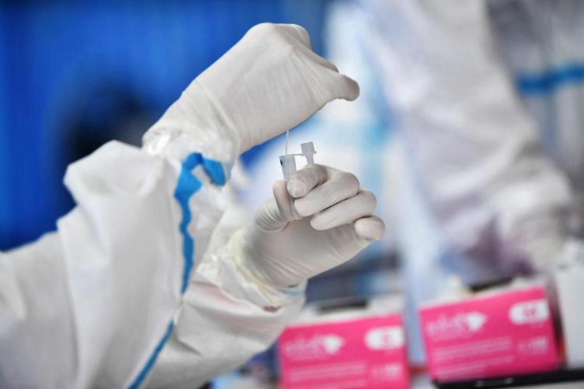 Variante Delta, perché contagia vaccinati e guariti: lo studio
