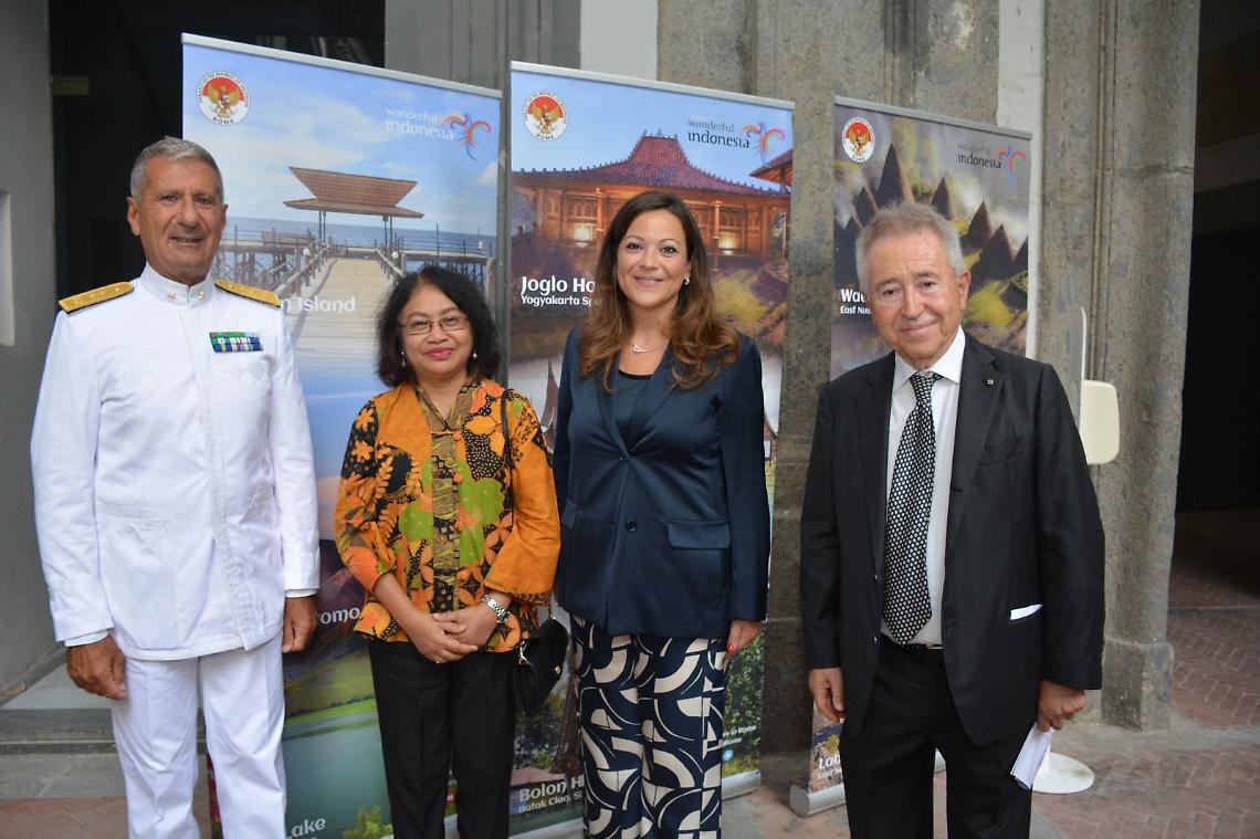 Serata culturale indonesiana, con danze tradizionali Angklung 