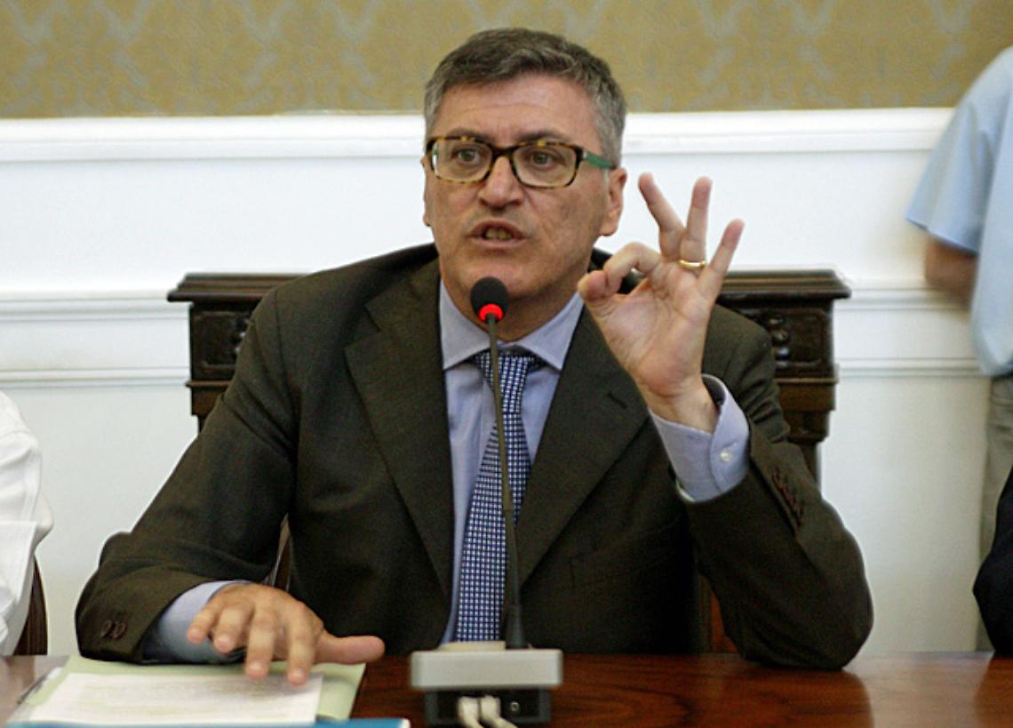 Castellammare, in 13 sfiduciano Cuomo: sciolto il Consiglio